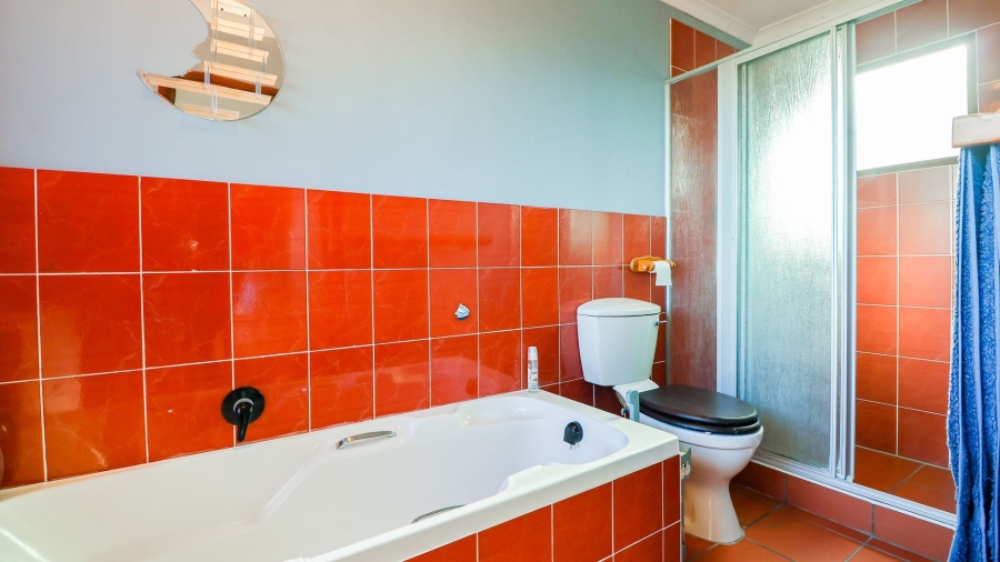 4 Bedroom Property for Sale in Kingfisher Creek Western Cape